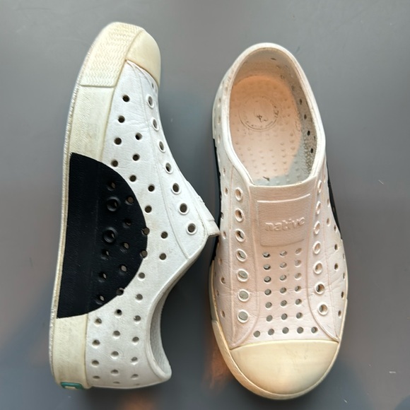 Native Shoes Kids Size c12 Black White Jefferson Slip On Shoes Sneak… - Picture 2 of 4